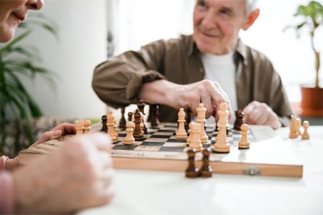 seniors-playing-chess-img-1.jpg